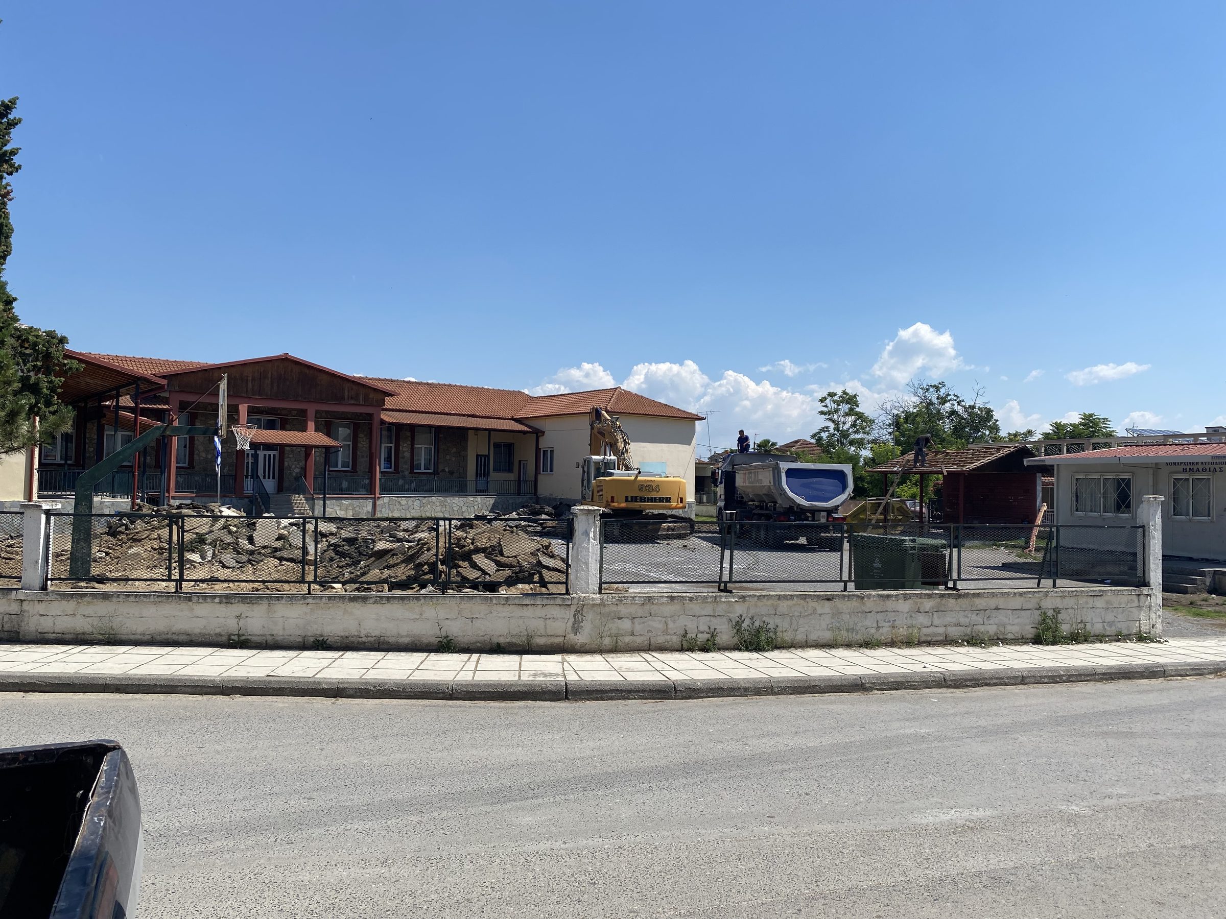 Ανακατασκευή αύλειου χώρου δημοτικού σχολείου, Επισκοπή Νάουσας – φωτογραφία 2